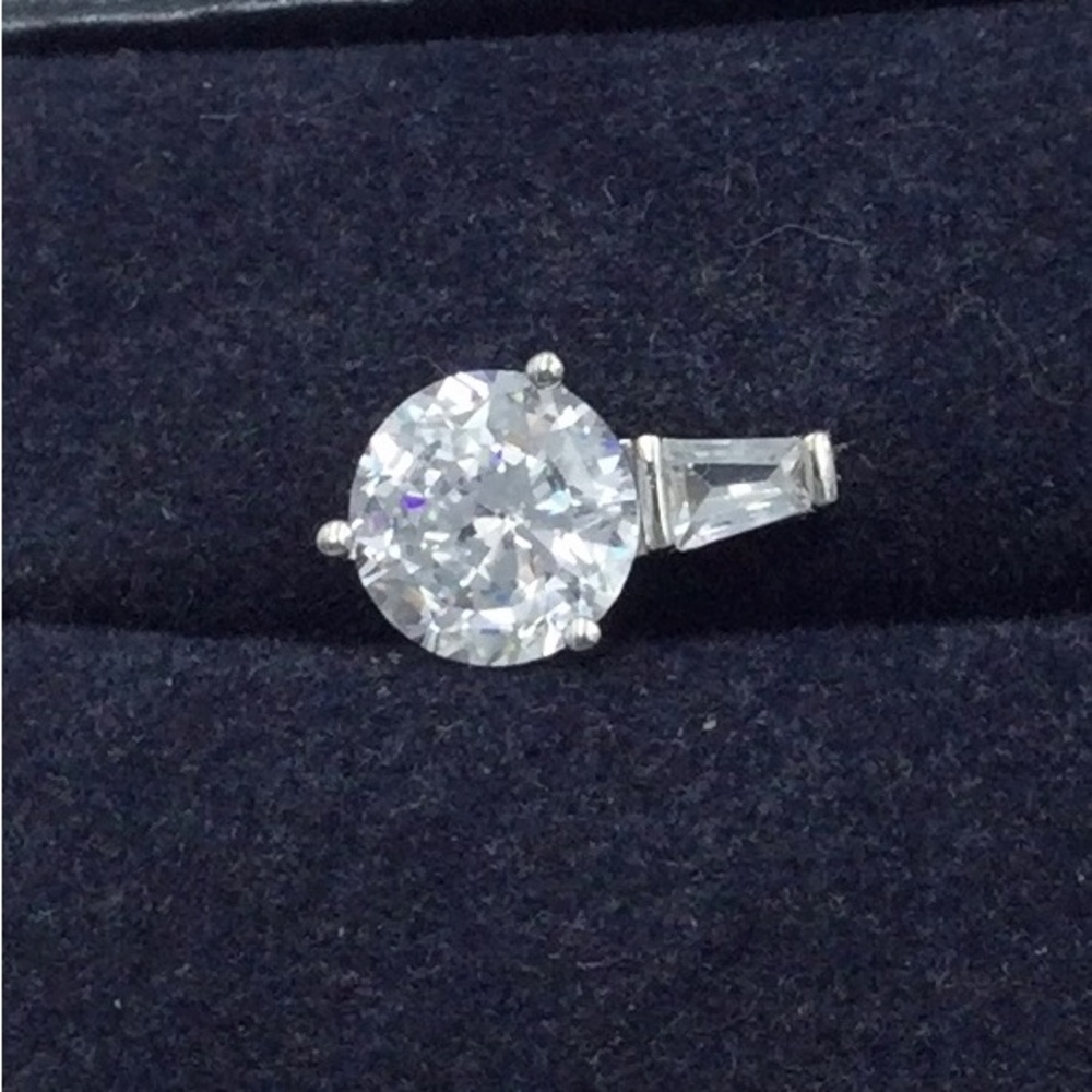 LUSTRO STELLA 100 Facet Finest CZ Solitaire Pendant
